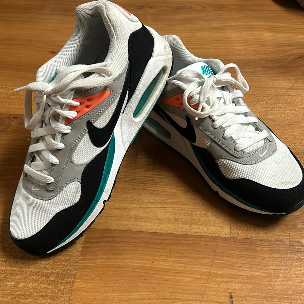 Nike Women’s Air Max 90s Size 9.5